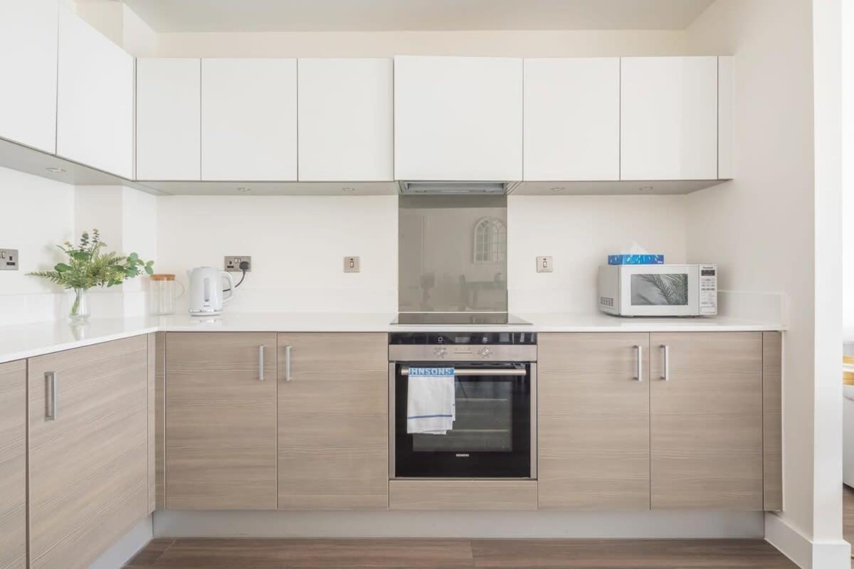 Stylish 1 Min To Station With Balcony * Cambridge (Cambridgeshire)