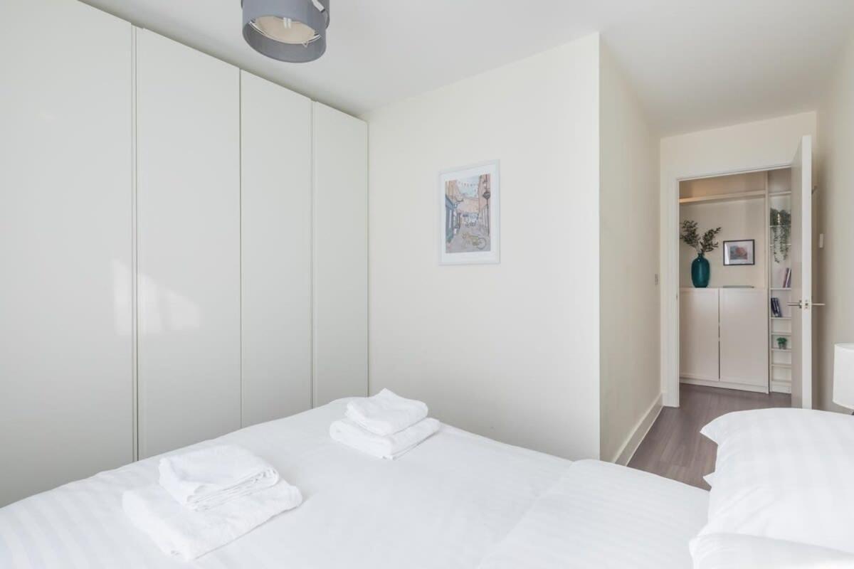 Stylish 1 Min To Station With Balcony * Cambridge (Cambridgeshire)
